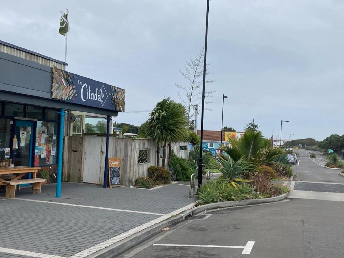 Le Riva Bed And Breakfast By The Beach Whanganui Exterior photo