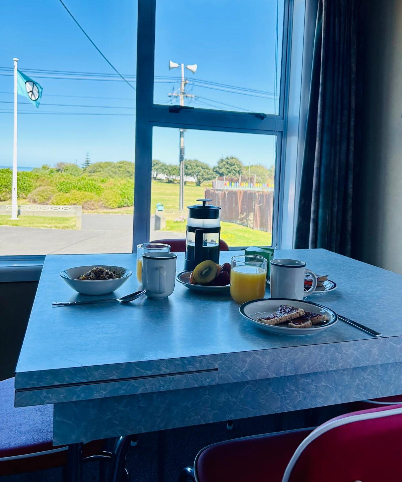 Le Riva Bed And Breakfast By The Beach Whanganui Exterior photo