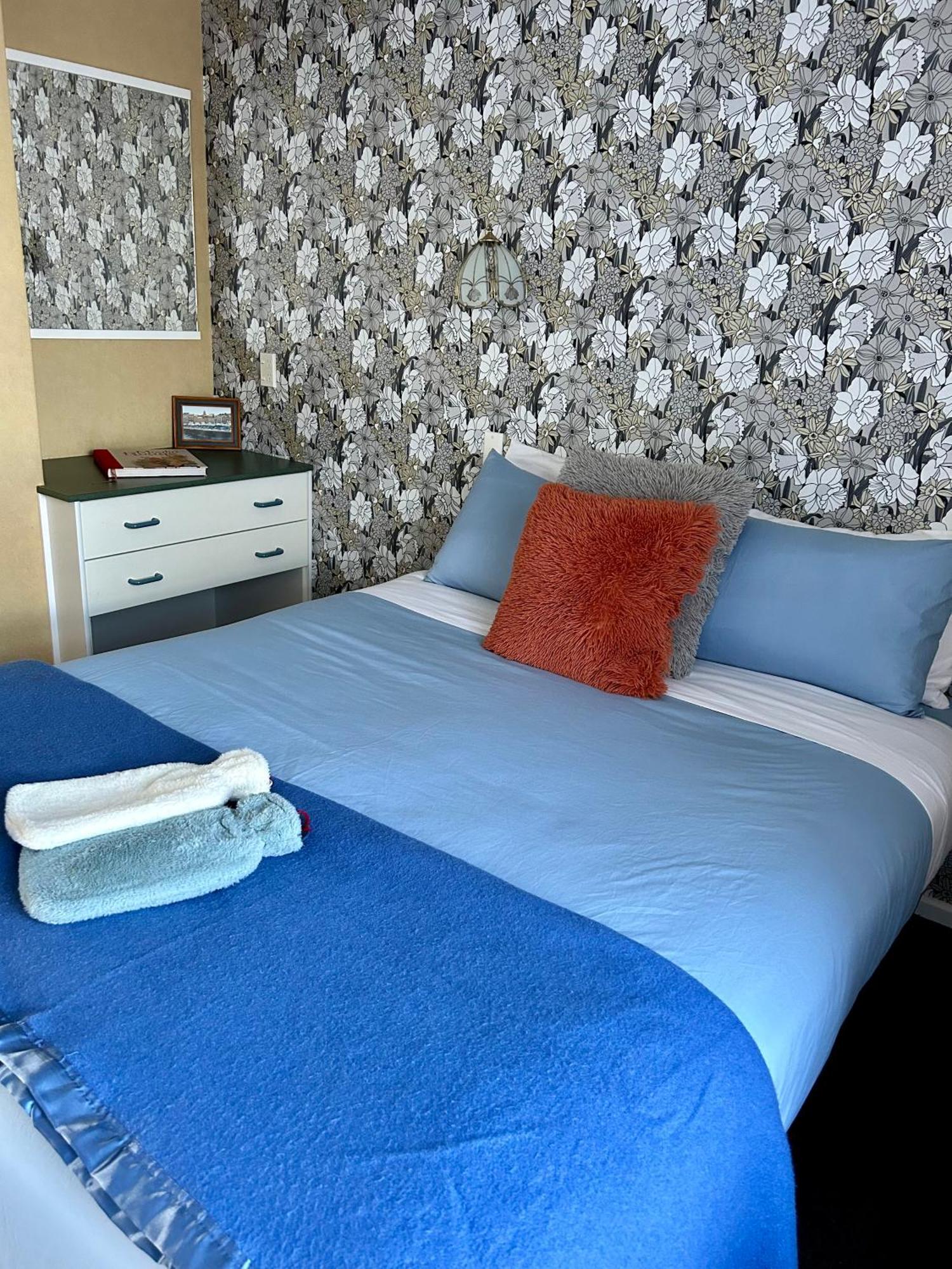 Le Riva Bed And Breakfast By The Beach Whanganui Exterior photo